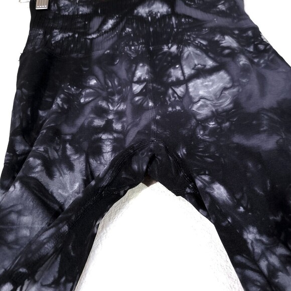 FREE PEOPLE Om Shanti Good Karma Ankle Crop Yoga Leggings Black Tie Dye XS Small - Picture 5 of 10